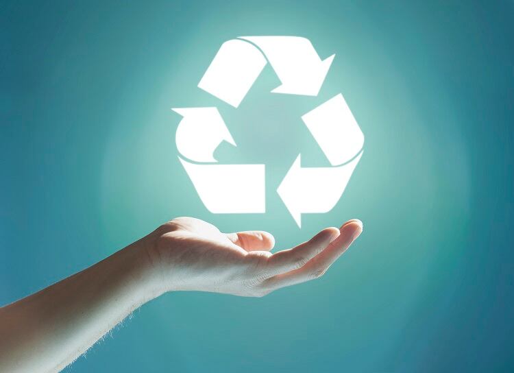 Unwrapping the recyclability problem: From food packaging materials to consumer responsibility