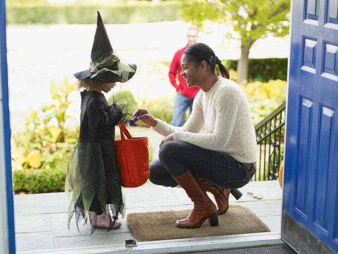 Halloween’s mixed bag: Candy sales predicted soar to $3b, but COVID could frighten away some celebrants