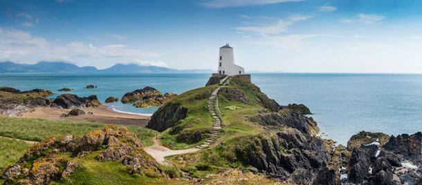 Llanddwyn-Island-istockphoto-snowshill.jpg