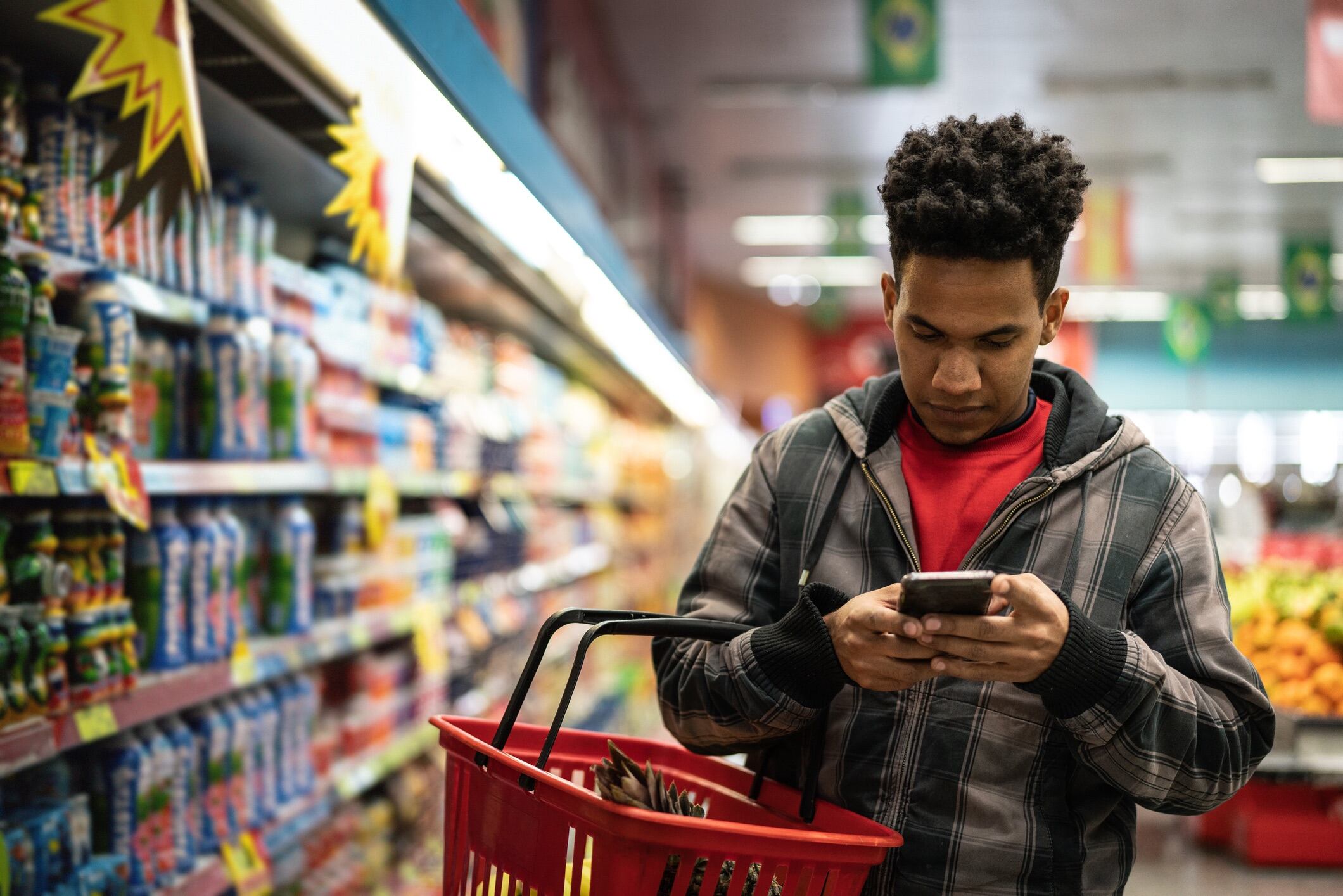 IRI presents synced strategies to offset gradual decline of in-store grocery displays 
