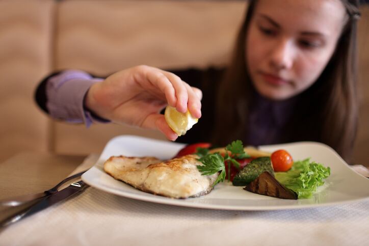 Should the 2020 Dietary Guidelines recommend specific seafood to boost consumption?
