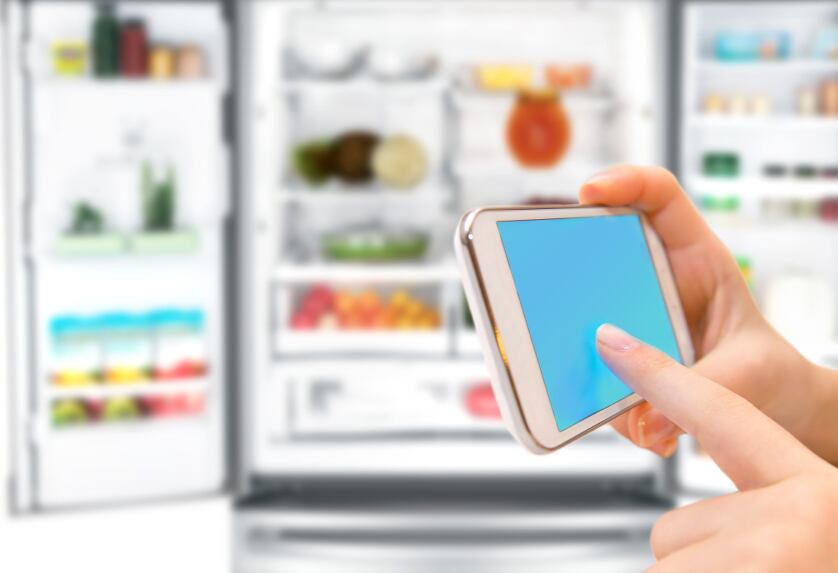 shopping-consumer-app-technology-phone-iStock.com-Rasulovs.jpg