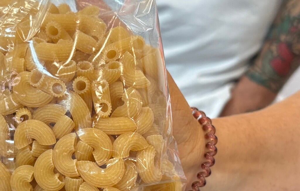 Yo Mama's alubia bean-elbow pasta.