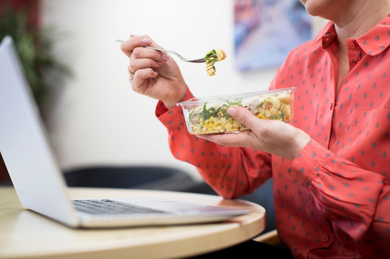 Americans spend less time eating than they did 10 years ago, USDA report shows