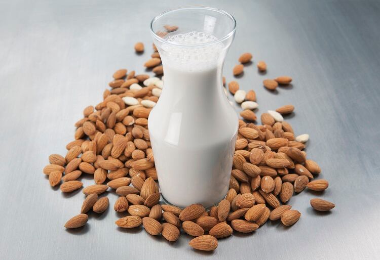 Almond-milk-GettyImages-Laurie-Castelli.jpg