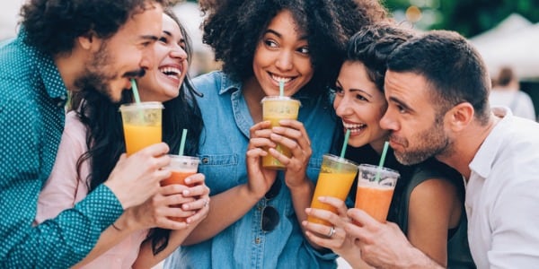 600_300group-of-friends-drinking-smoothies-picture-id809064312-4.jpg