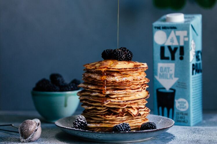 Oatly-oatmilk.png