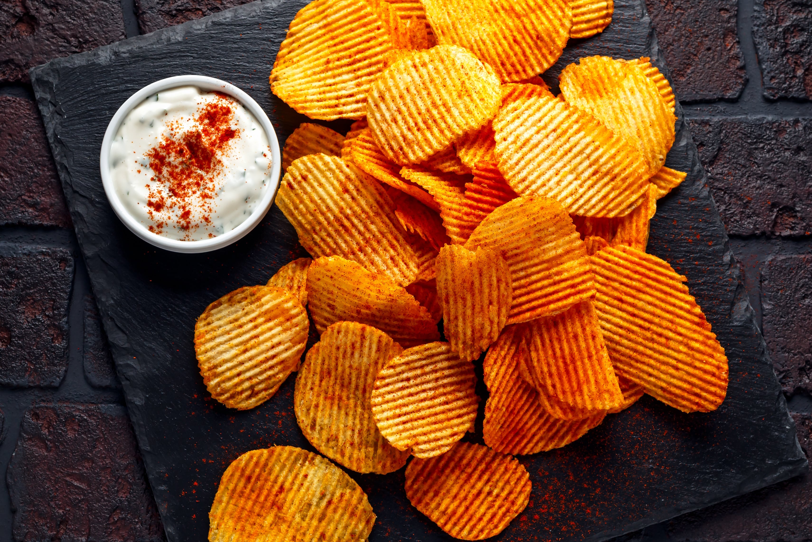 Potato crisps sprinkled with paprika