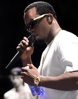 Sean-Combs-at-iHeartRadio-music-festival-source-aquahydrate.jpg