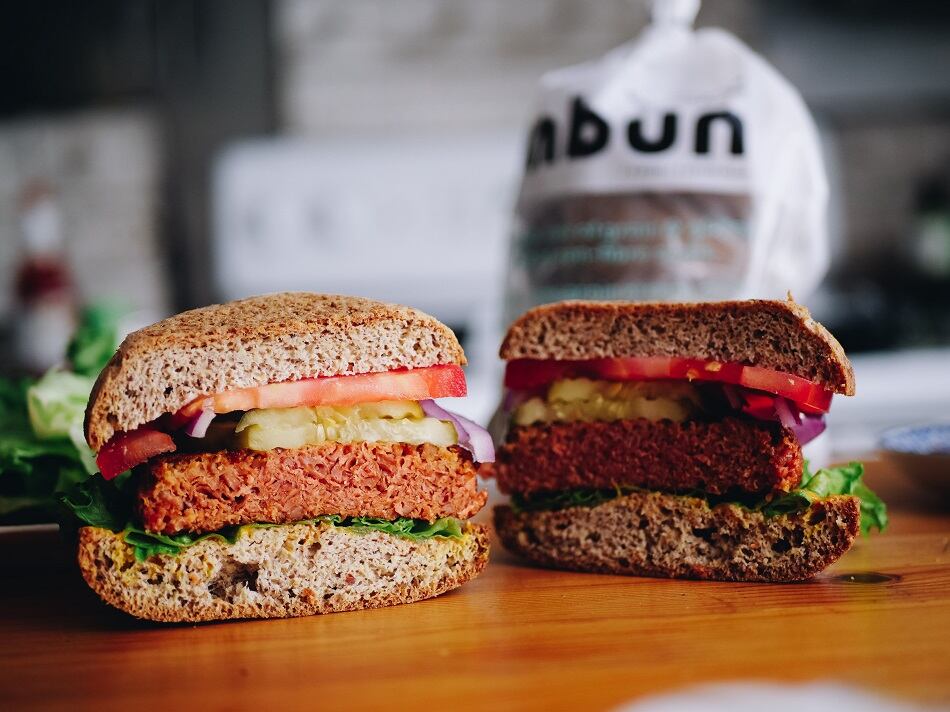 Unbun Foods makes its way across the US bringing grain-free, keto hamburger buns to restaurants and retail