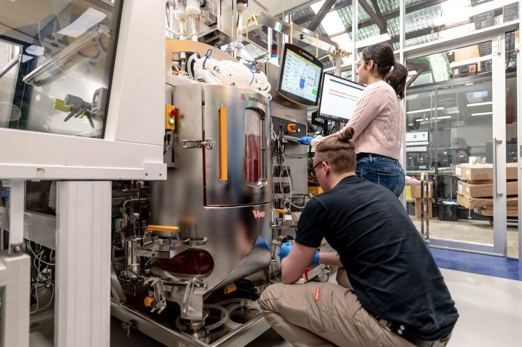 Vow-Food-Process-engineers-operating-Factory-1.jpg