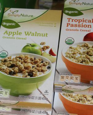 ALDI-simply-nature-granola-portrait.jpg