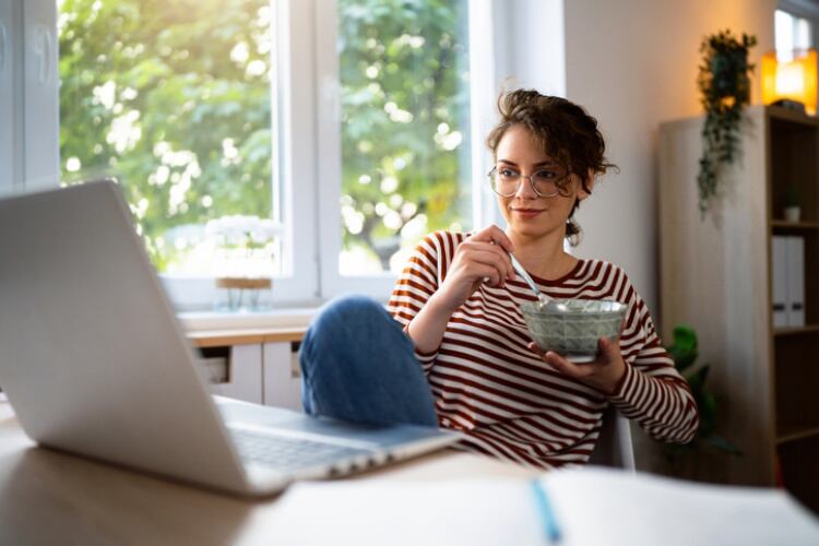 Zillennial-eating-breakfast-cereal-Getty-SrdjanPav.jpg