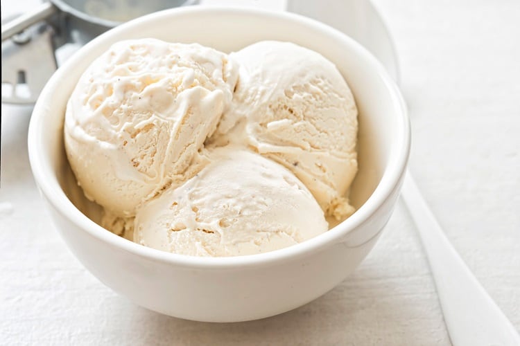 vanilla-ice-cream-Bartosz-Luczak.jpg