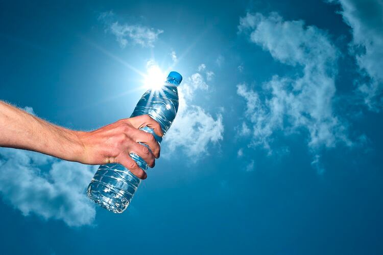 Are-plastic-bottles-safe-in-the-sun.jpg