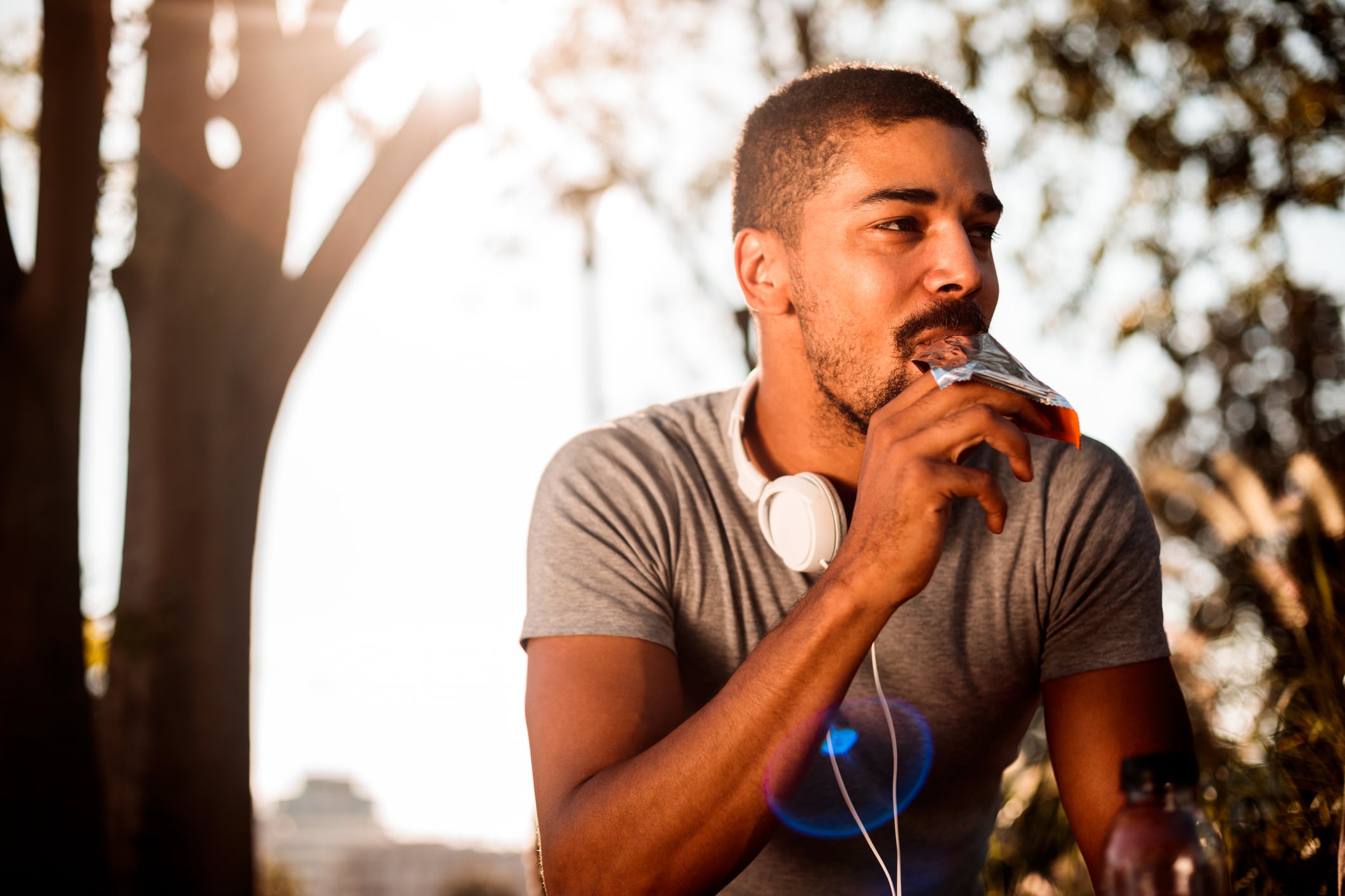 Man eating a protein bar which Joe Wicks says is a killer