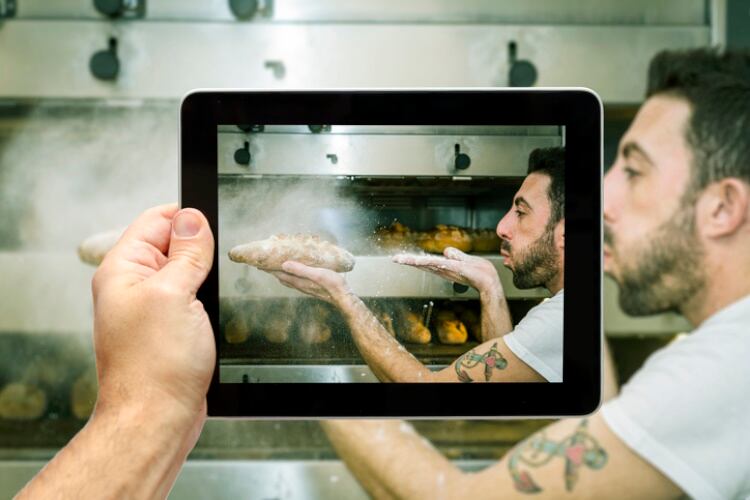 Baker posting bake on social media