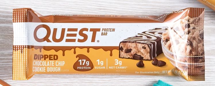 AL0I4144_Quest-Bar-Dipped-Chocolate-Chip-Cookie-Dough-Flavor.jpg