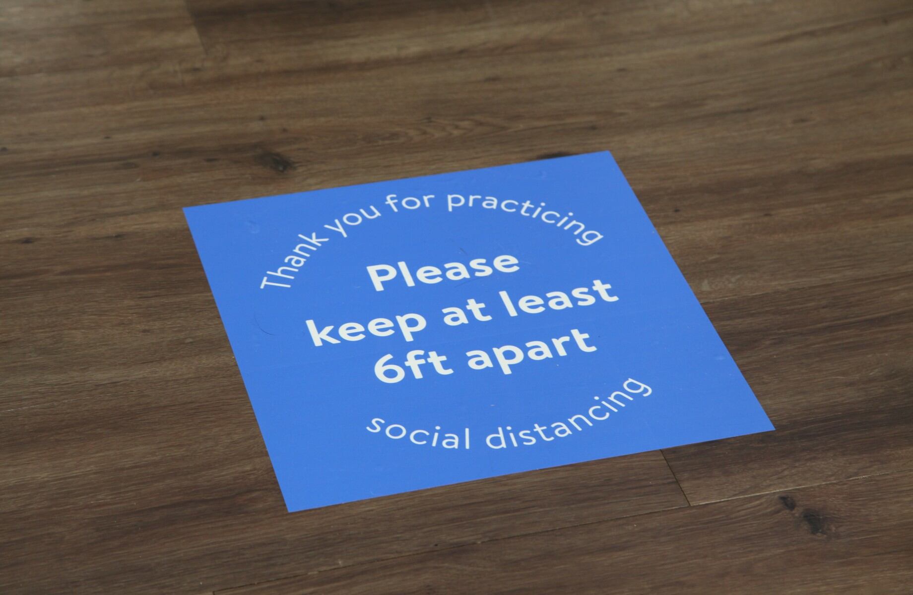 retailer_socialdistancing.jpg