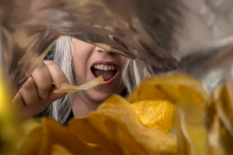 Eating-crisps-bag-of-chips-ugurhan.jpg