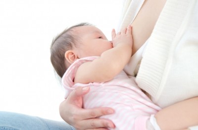 German researchers tested the long-held theory that garlic consumption by a breast-feeding mother has an effect on her milk. ©iStock/szeyuen