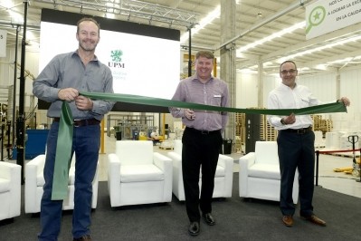 From left, Edmund Ayres, Country Manager Chile, Peru & Bolivia; Mark Pollard, SrVP, Global Films SBU & Americas Region; and Andreu Gombau, Director, Sales, South America, cut the ribbon to officially open UPM Raflatac's new terminal in Santiago, Chile.   Image: UPM Raflatac