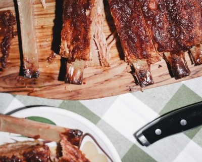 Slovenian start-up Juicy Marbles is claiming an industry first with the development of its Plant-based ‘Bone-In’ Ribs product, featuring ‘edible vegan bones’. Image source: Juicy Marbles