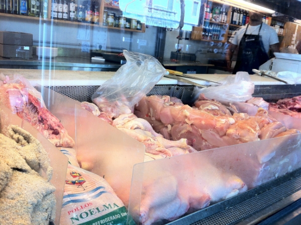chickens-display-piaf-butcher-buenos-aires
