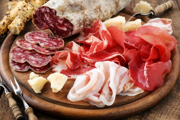 charcuterie, cured meat, parma, ham salami, italian Droits d'auteur Kuvona