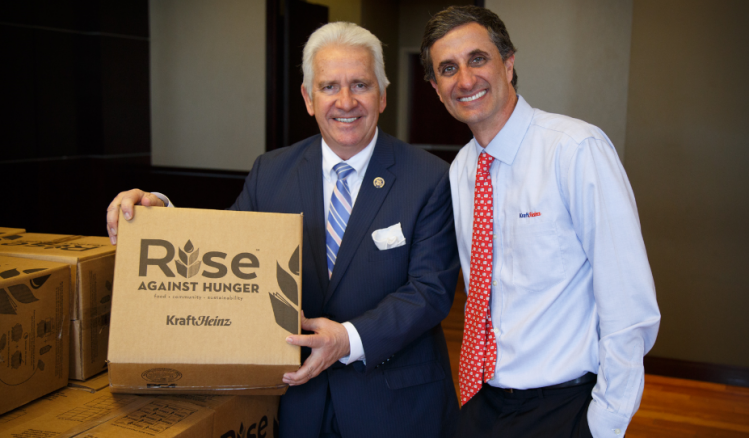 Rep. Jim Costa (D-Calif.) on the left and Kraft Heinz CEO Bernardo Hees (right) joined about 100 participants at a meal-packaging event in Washington, D.C. Source: Kraft Heinz