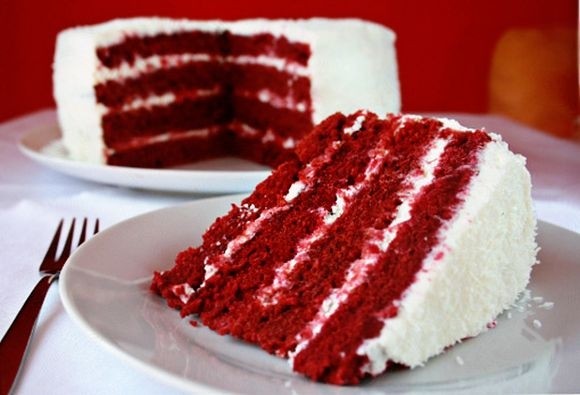 If carmine is off the menu, what other natural colors can deliver the vibrant red color consumers expect in a red velvet cake?  Picture: zoomyummy.com 