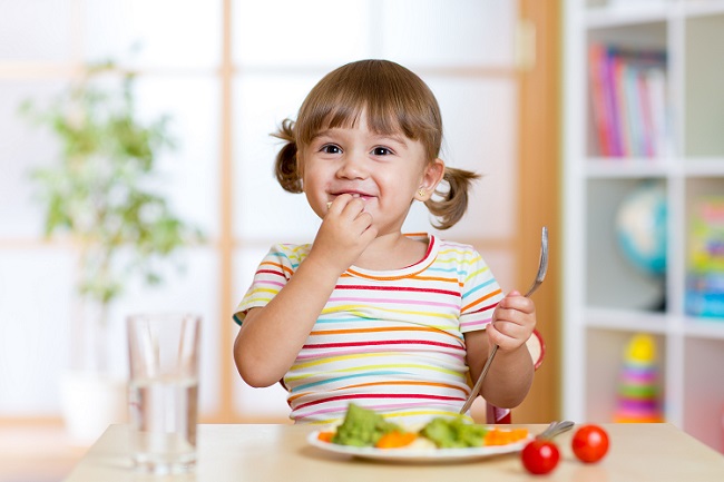 CHILD-EATING-GettyImages-537422754